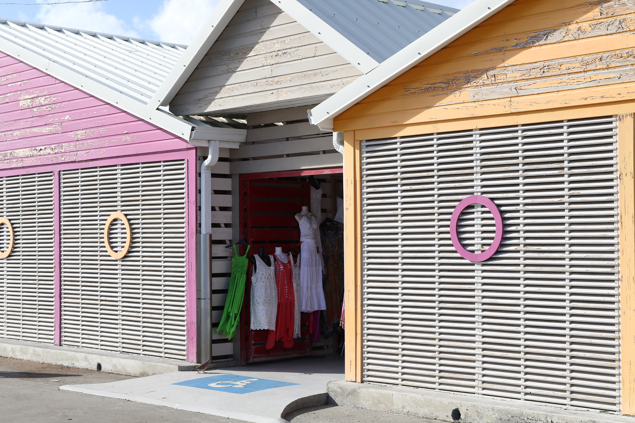Canon EF 17-40mm F4L USM sample photo. Boutique in martinique photography
