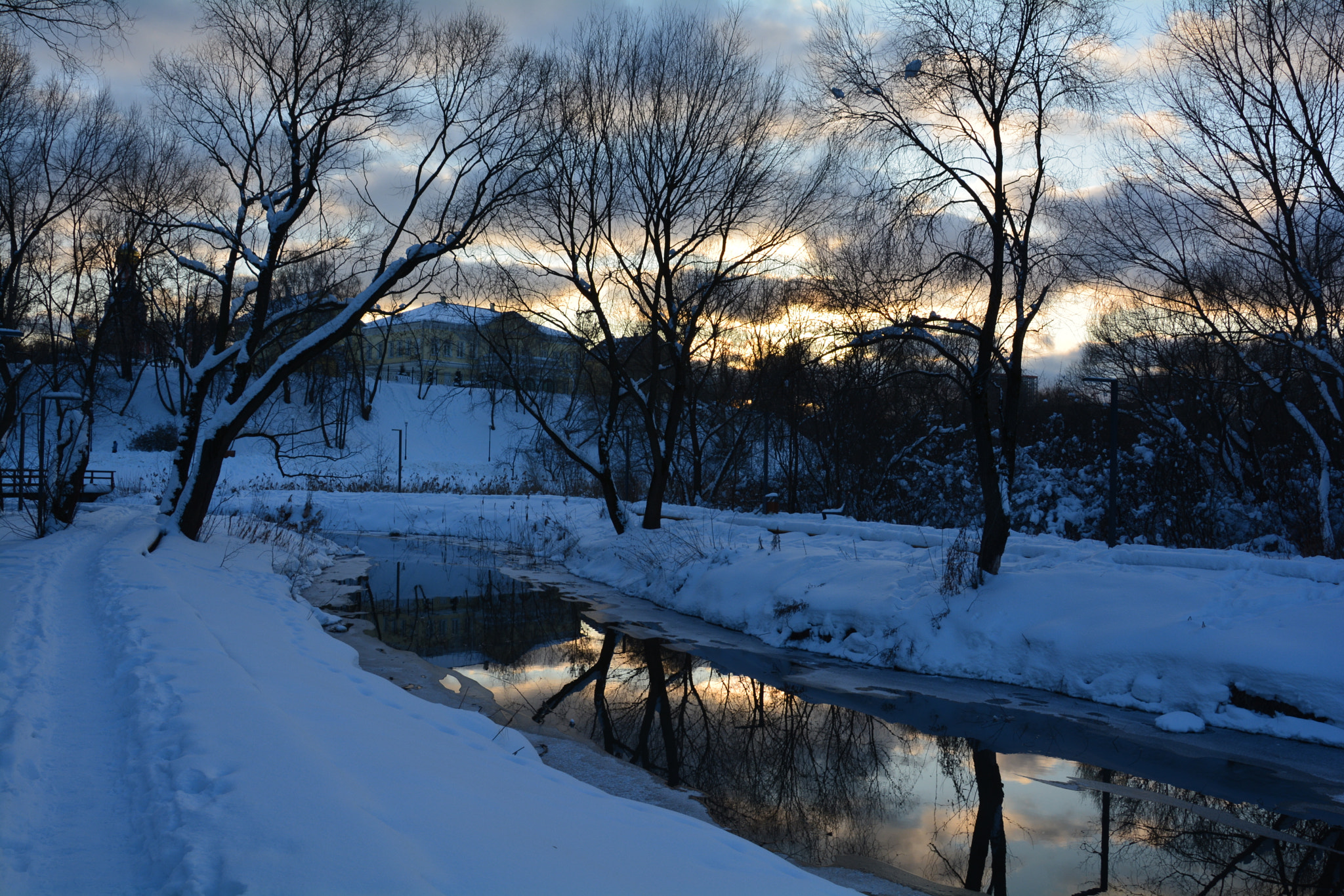Nikon D5200 sample photo. Yauza river. moscow. after sunset. photography