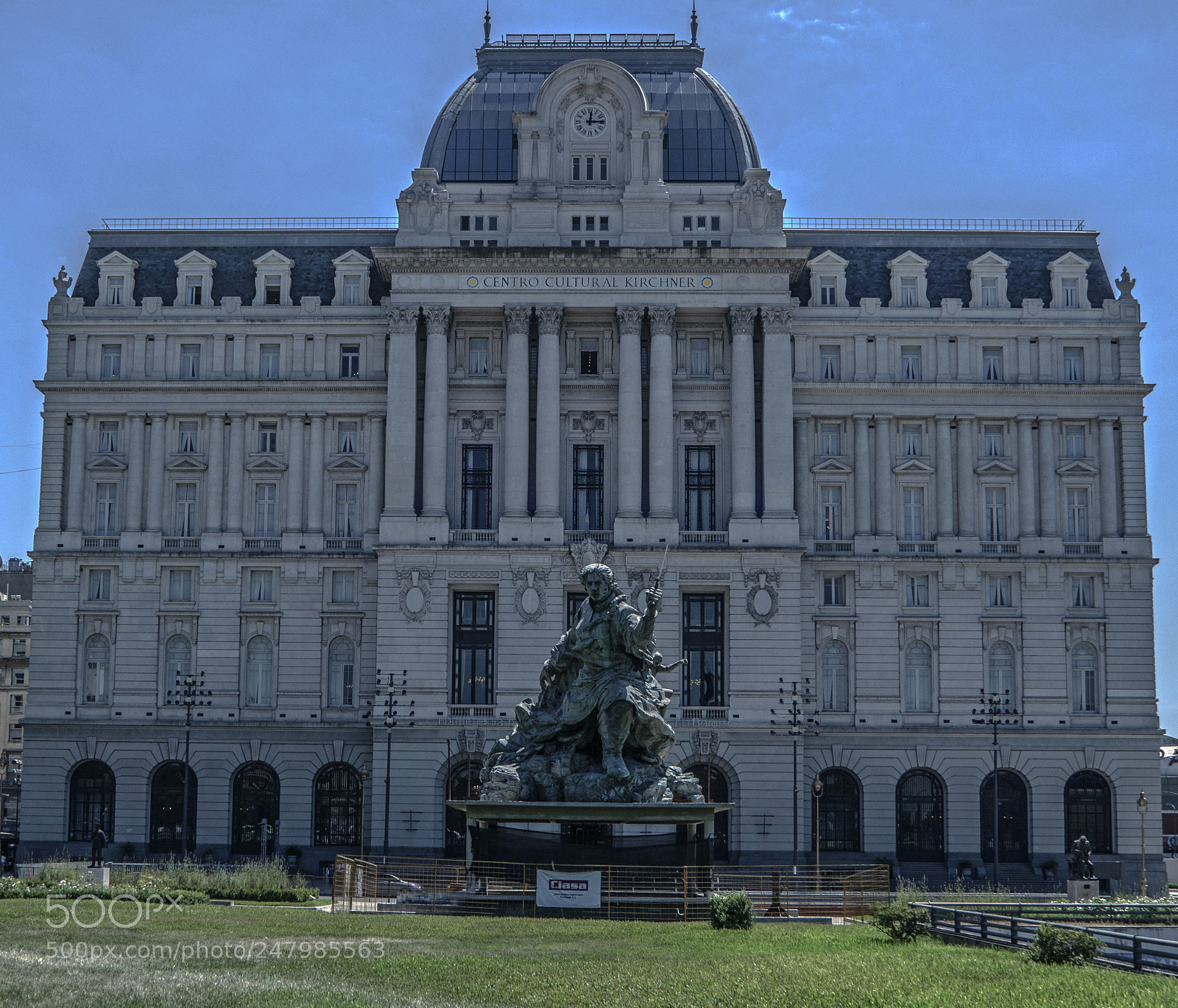 Samsung NX3000 sample photo. Centro cultural kirchner photography