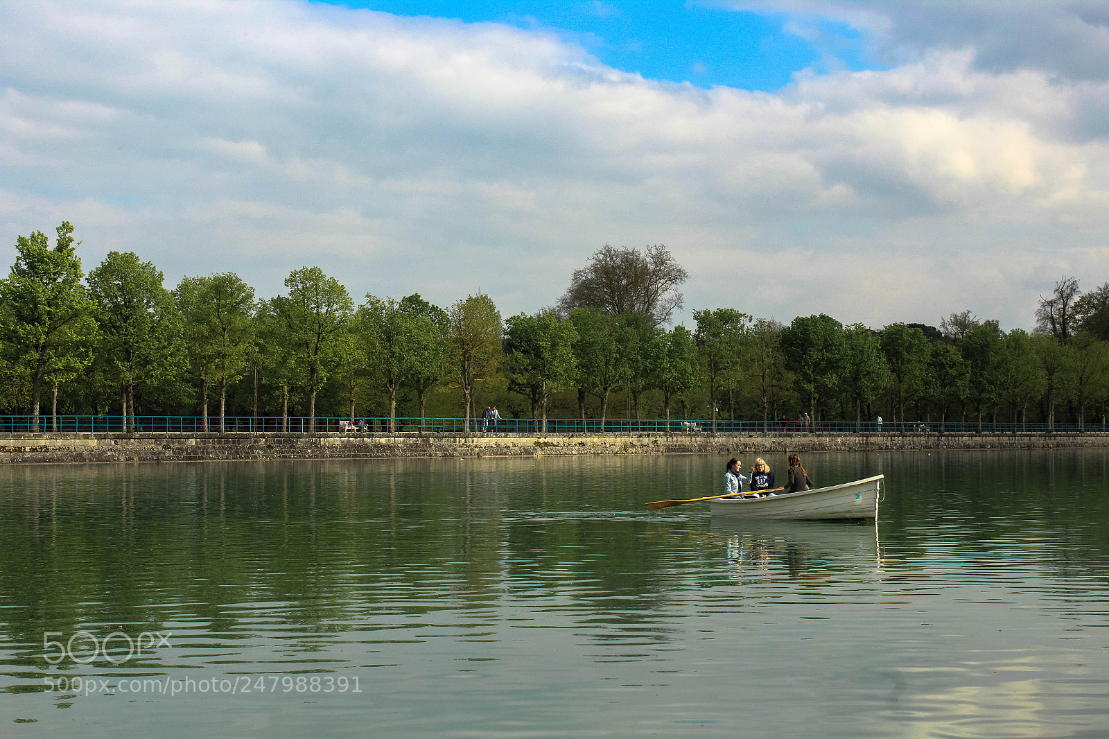 Canon EOS 1200D (EOS Rebel T5 / EOS Kiss X70 / EOS Hi) sample photo. Punting by the lake photography