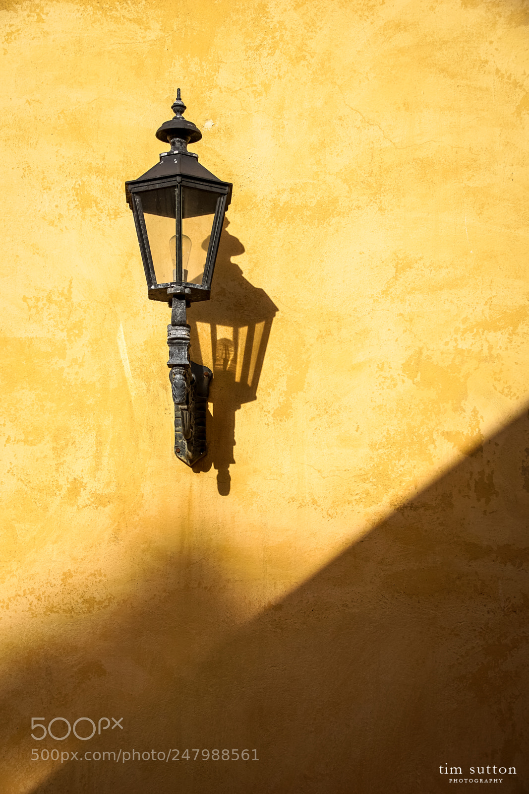 Sony ILCA-77M2 sample photo. Lamp and shadow photography