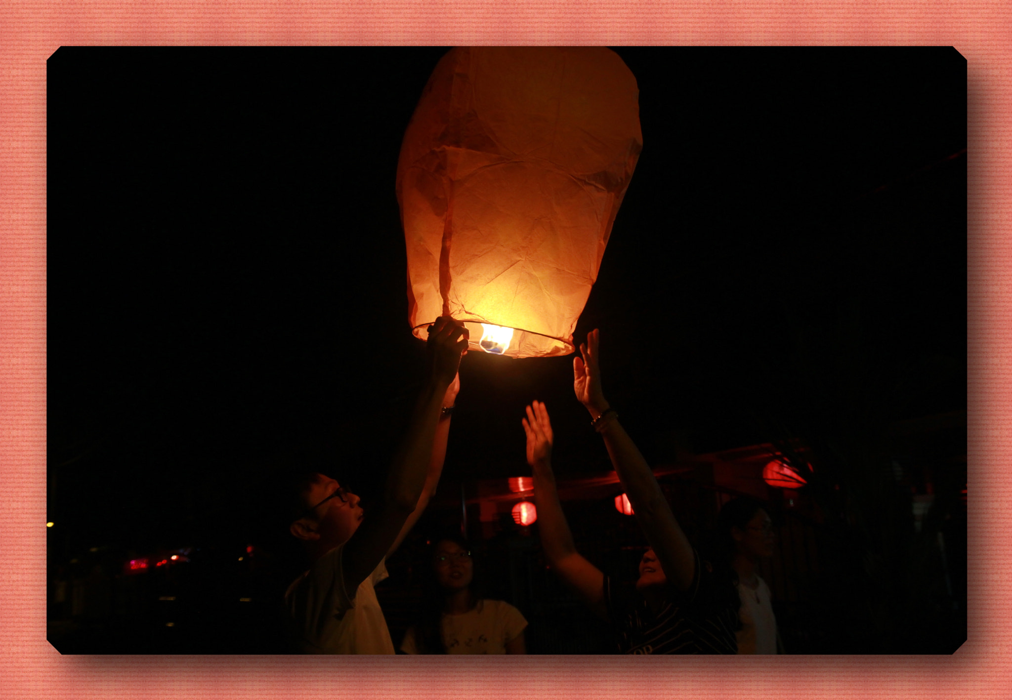 Canon EOS 7D + Tamron SP AF 17-50mm F2.8 XR Di II LD Aspherical (IF) sample photo. Flying lantern photography