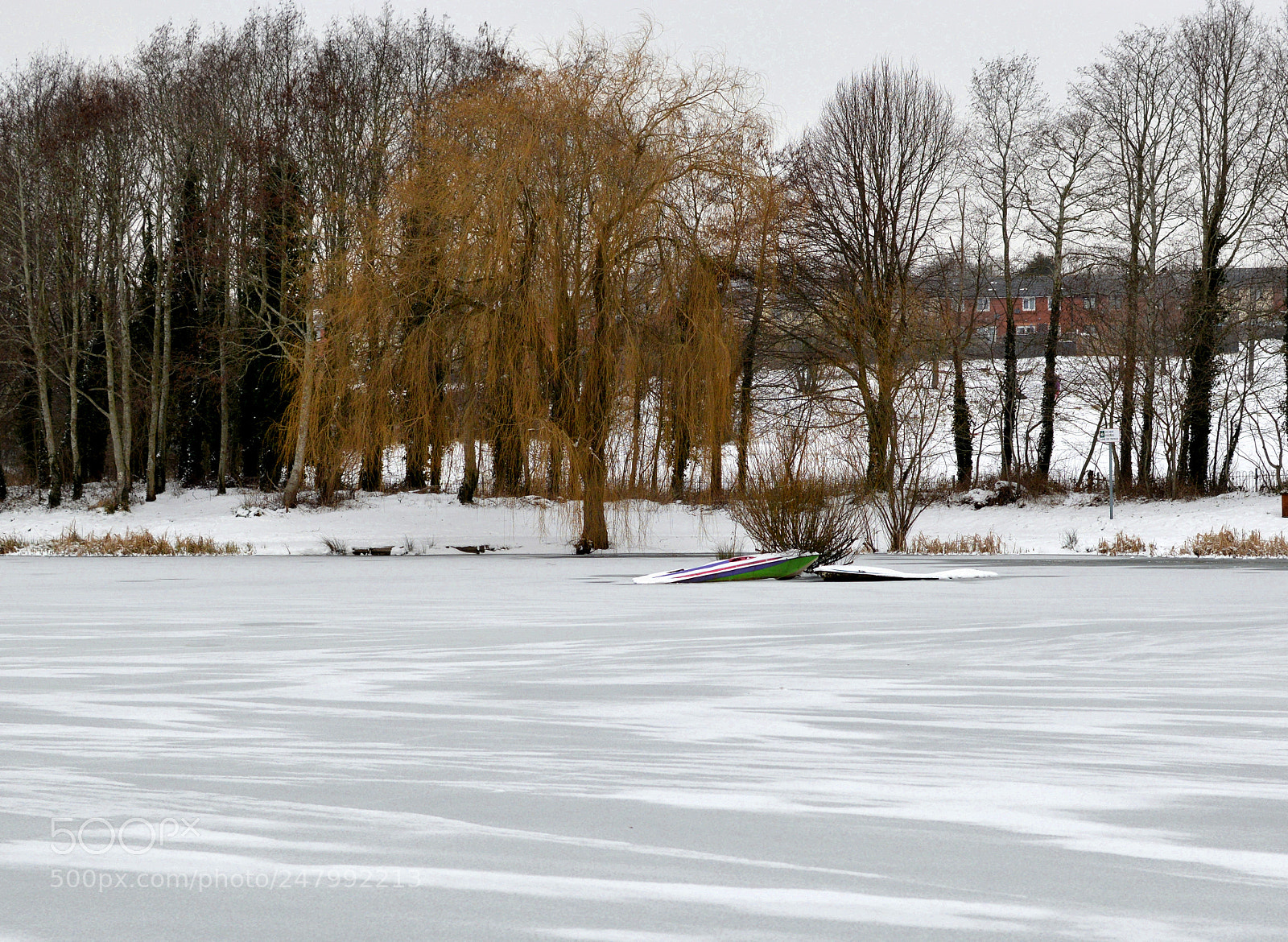Nikon D3200 + Nikon AF-S DX Nikkor 35mm F1.8G sample photo. Boat in ice photography