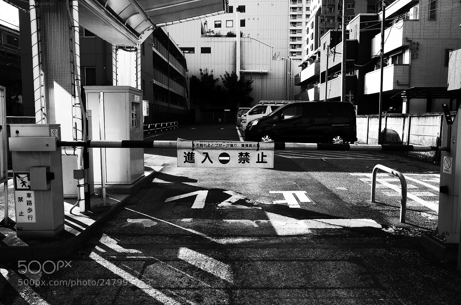 Ricoh GR II sample photo. Monotone photography