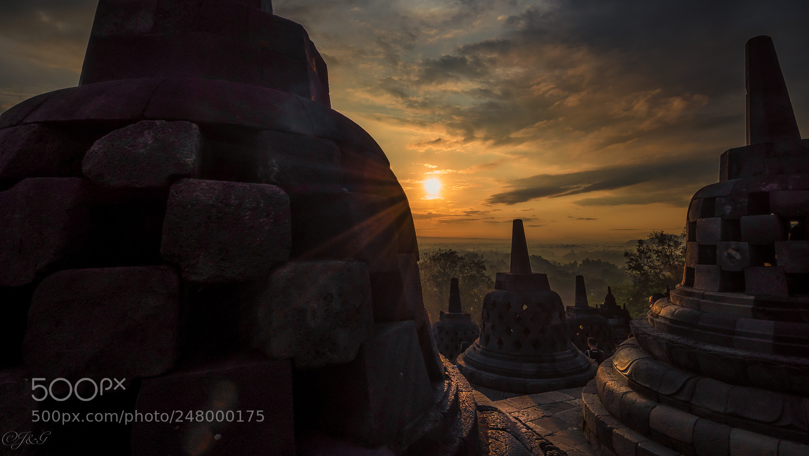 Olympus OM-D E-M1 Mark II sample photo. Sunrise at borobodur photography