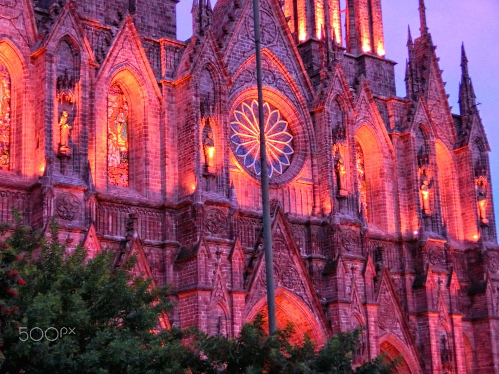 CASIO EX-ZR1000 sample photo. La catedral. photography