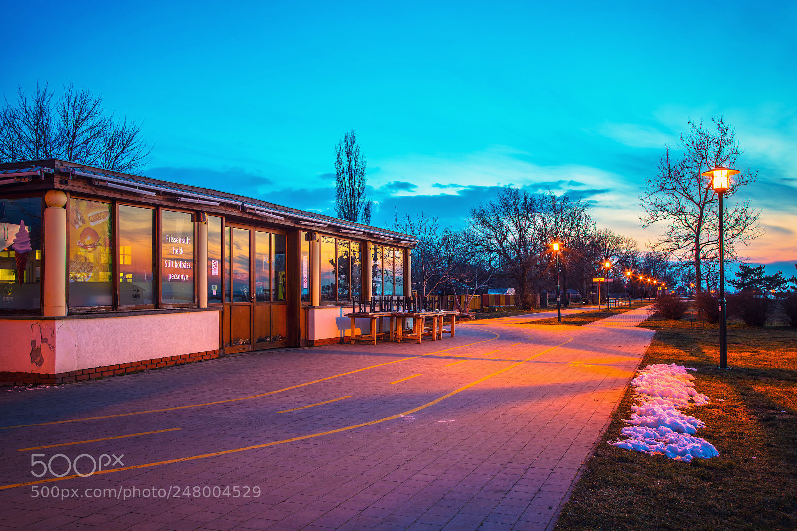 Sony a7R III sample photo. Sunset in the window photography
