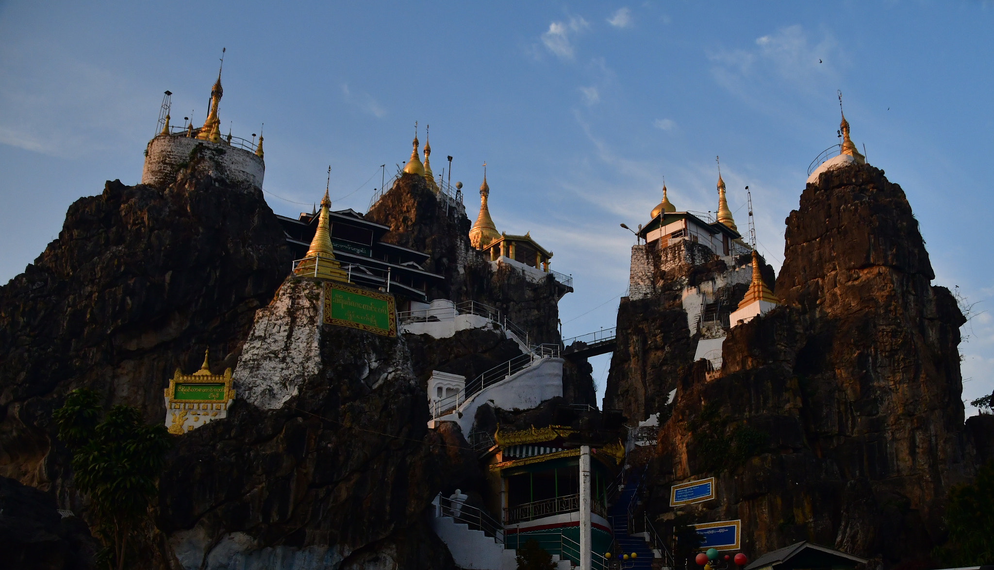 Nikon D500 sample photo. First rays of early morning sun falling on the domes of taung kwe pagoda in loikaw, myanmar photography