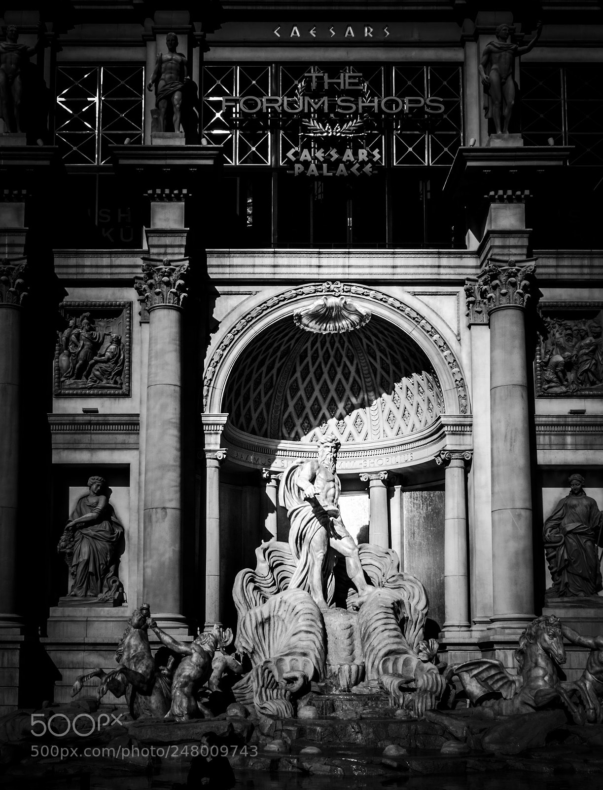 Olympus OM-D E-M5 sample photo. Forum shops photography