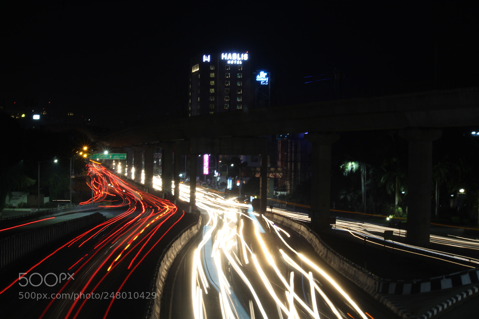 Canon EF-S 55-250mm F4-5.6 IS II sample photo. Light trails photography