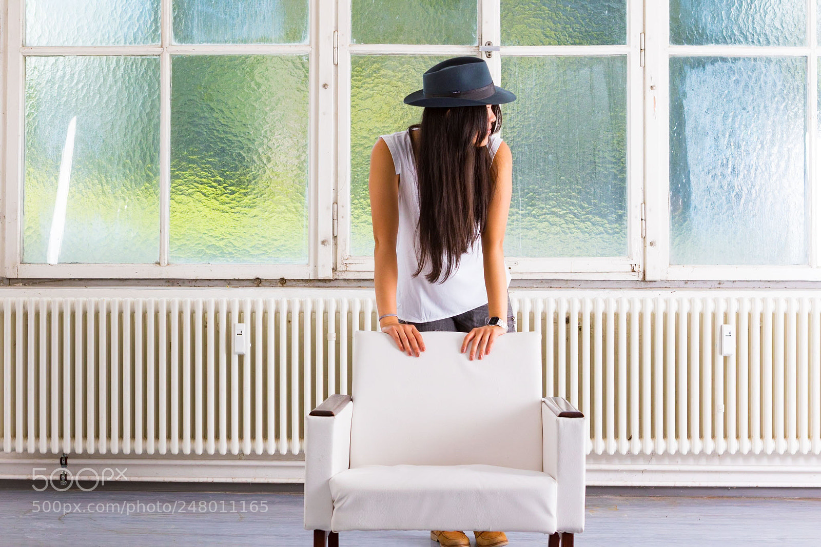 Canon EOS 7D Mark II sample photo. Model with felt hat. photography