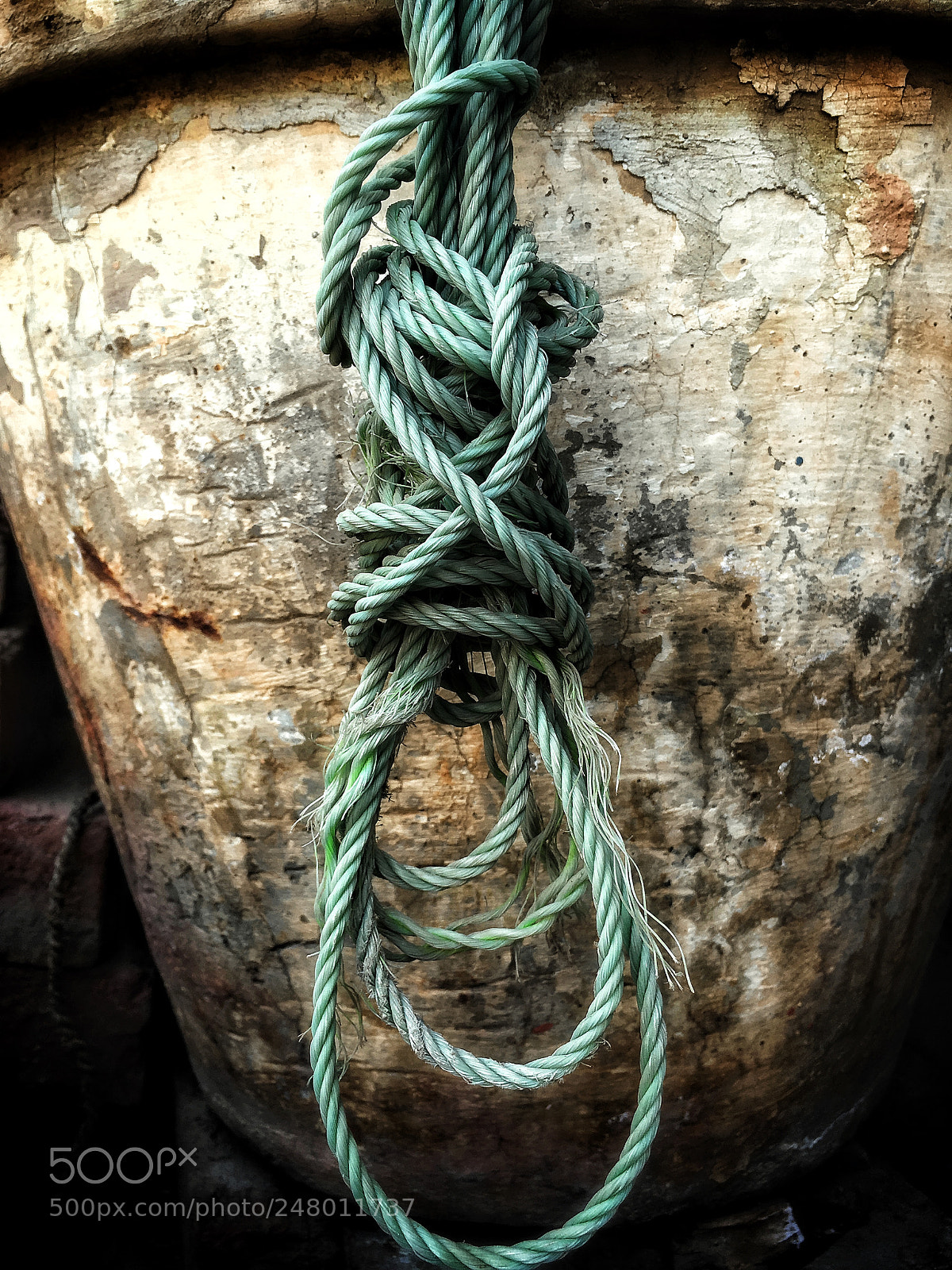 Apple iPhone SE sample photo. Pot with rope photography