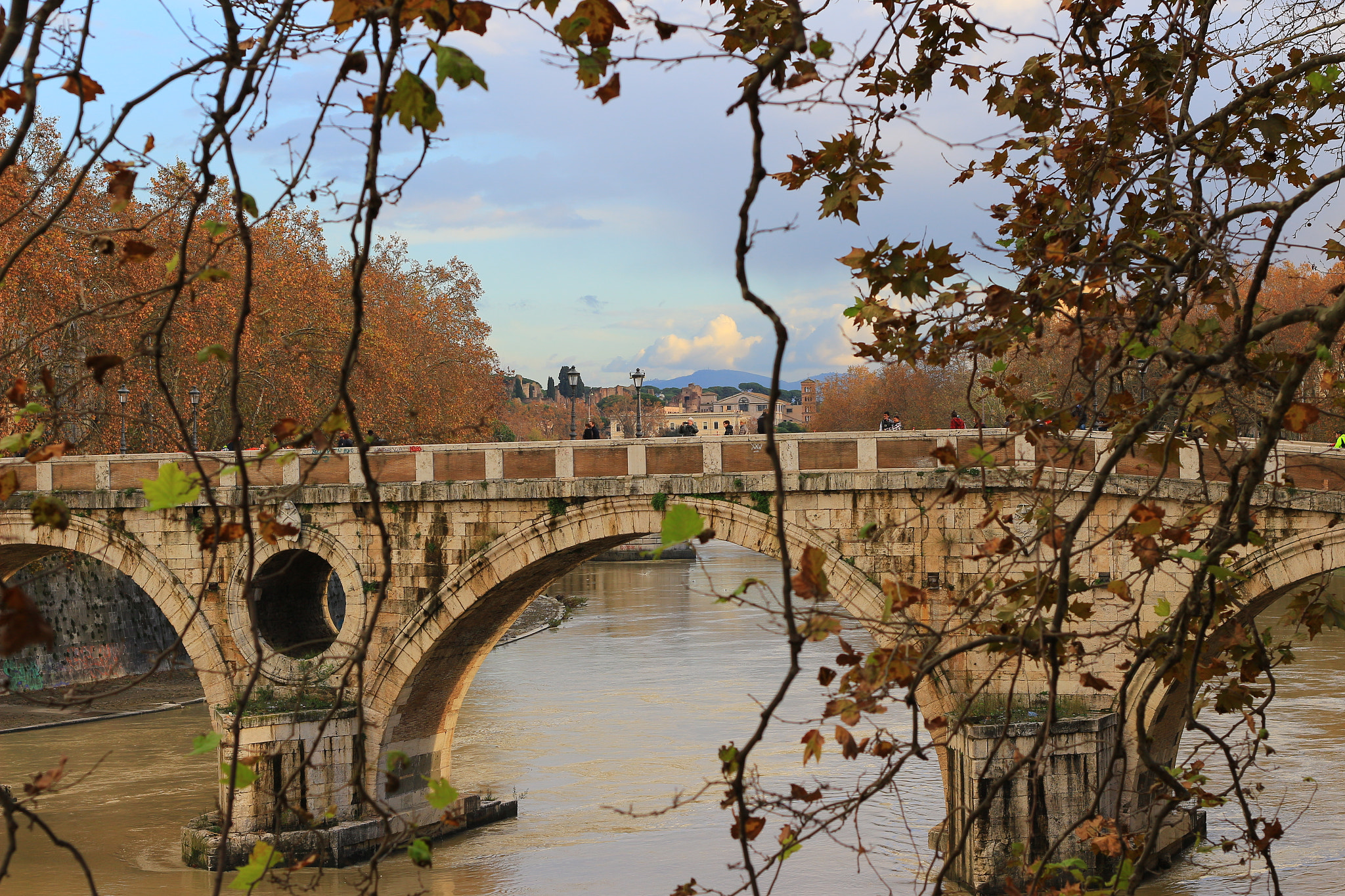 Canon EOS 100D (EOS Rebel SL1 / EOS Kiss X7) sample photo. The ponte sisto bridge, rome photography