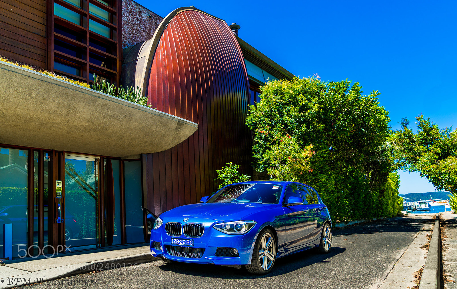 Sony a7R II sample photo. Bmw and modern house photography