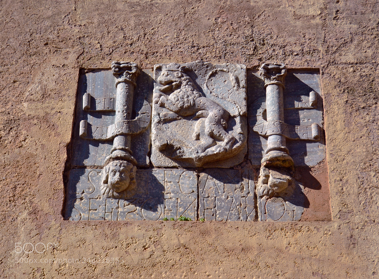 Nikon D3100 sample photo. Escudo en piedra photography