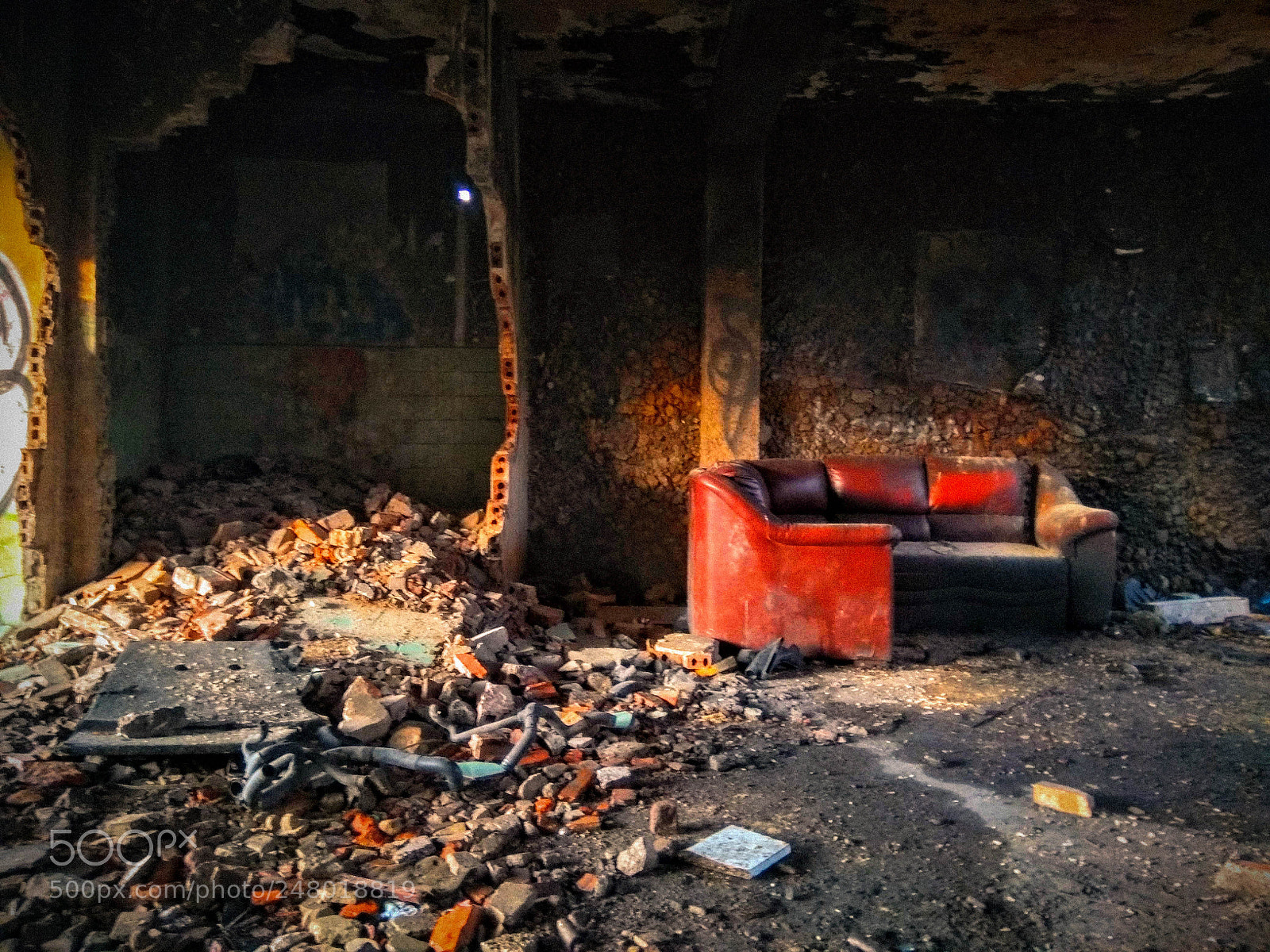 Xiaomi Redmi Note 4 sample photo. Red couch in abandoned photography