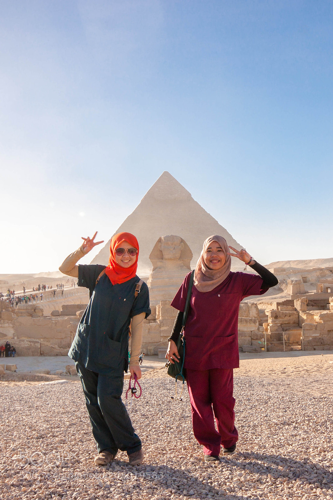 Canon EOS 500D (EOS Rebel T1i / EOS Kiss X3) sample photo. Doctors at the pyramid photography