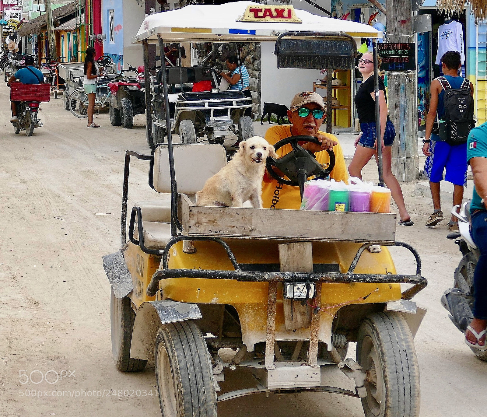 Panasonic Lumix DMC-FZ1000 sample photo. Golf cart taxi photography