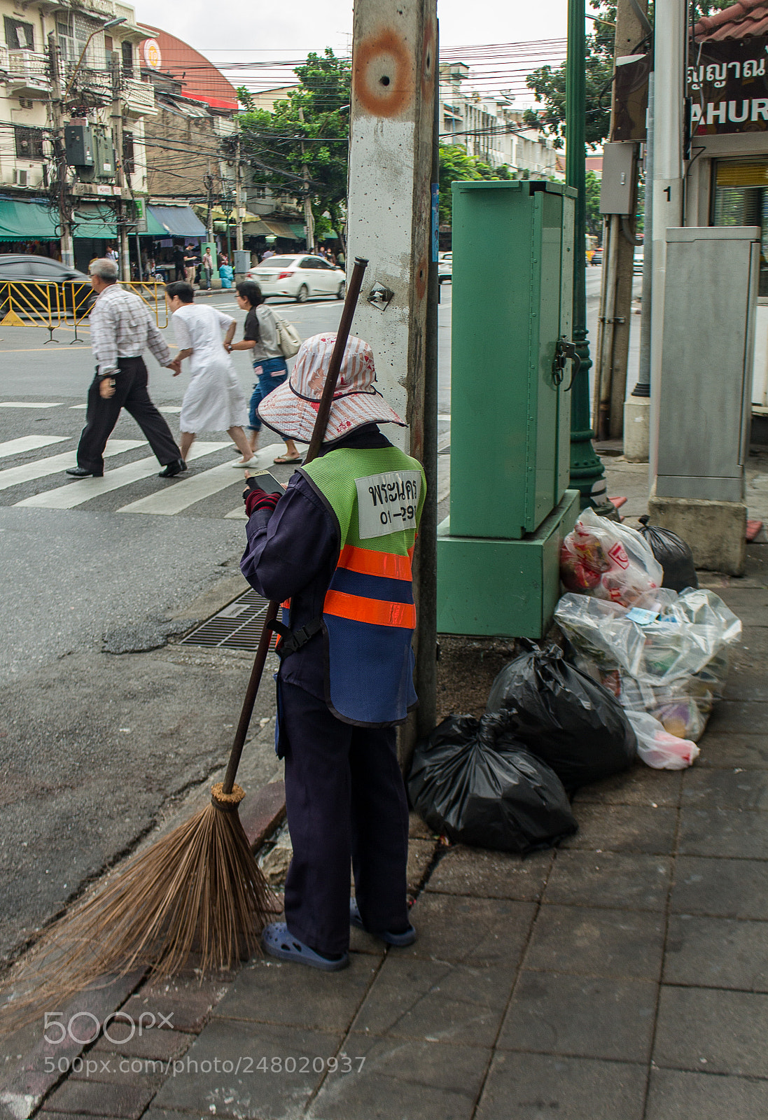 Canon EOS 700D (EOS Rebel T5i / EOS Kiss X7i) sample photo. Safety first photography