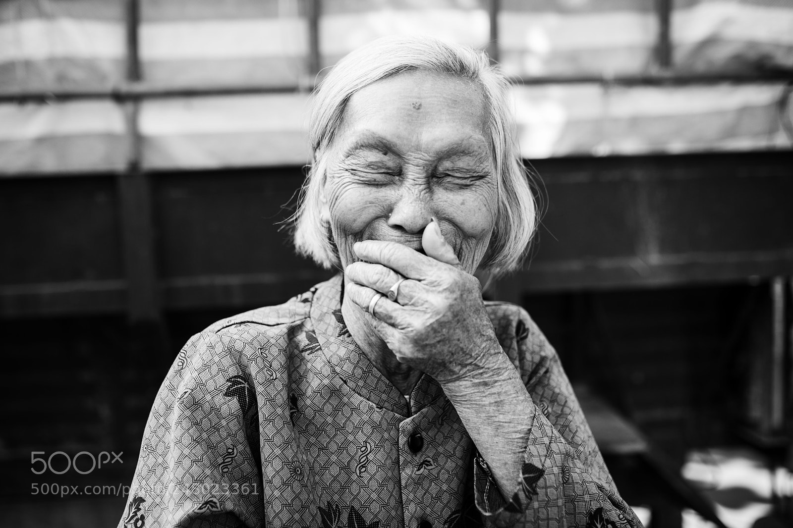 Nikon D850 sample photo. Holding feeling photography