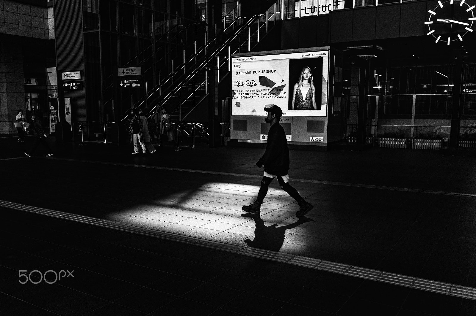 Leica M-Monochrom sample photo. Urban street snap photography