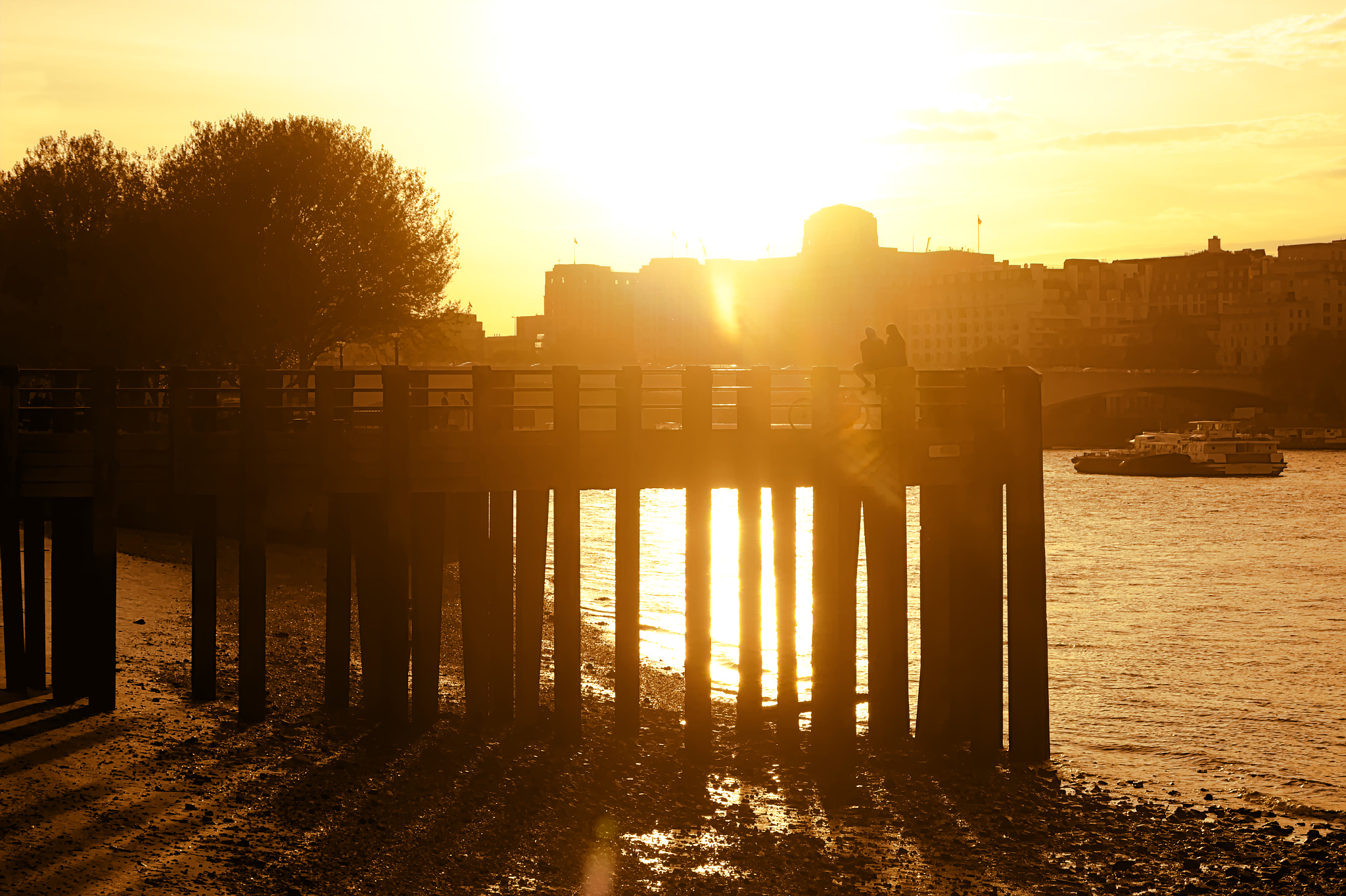 Canon EOS 600D (Rebel EOS T3i / EOS Kiss X5) + Canon EF 28-80mm f/3.5-5.6 sample photo. Sunset on the thames photography