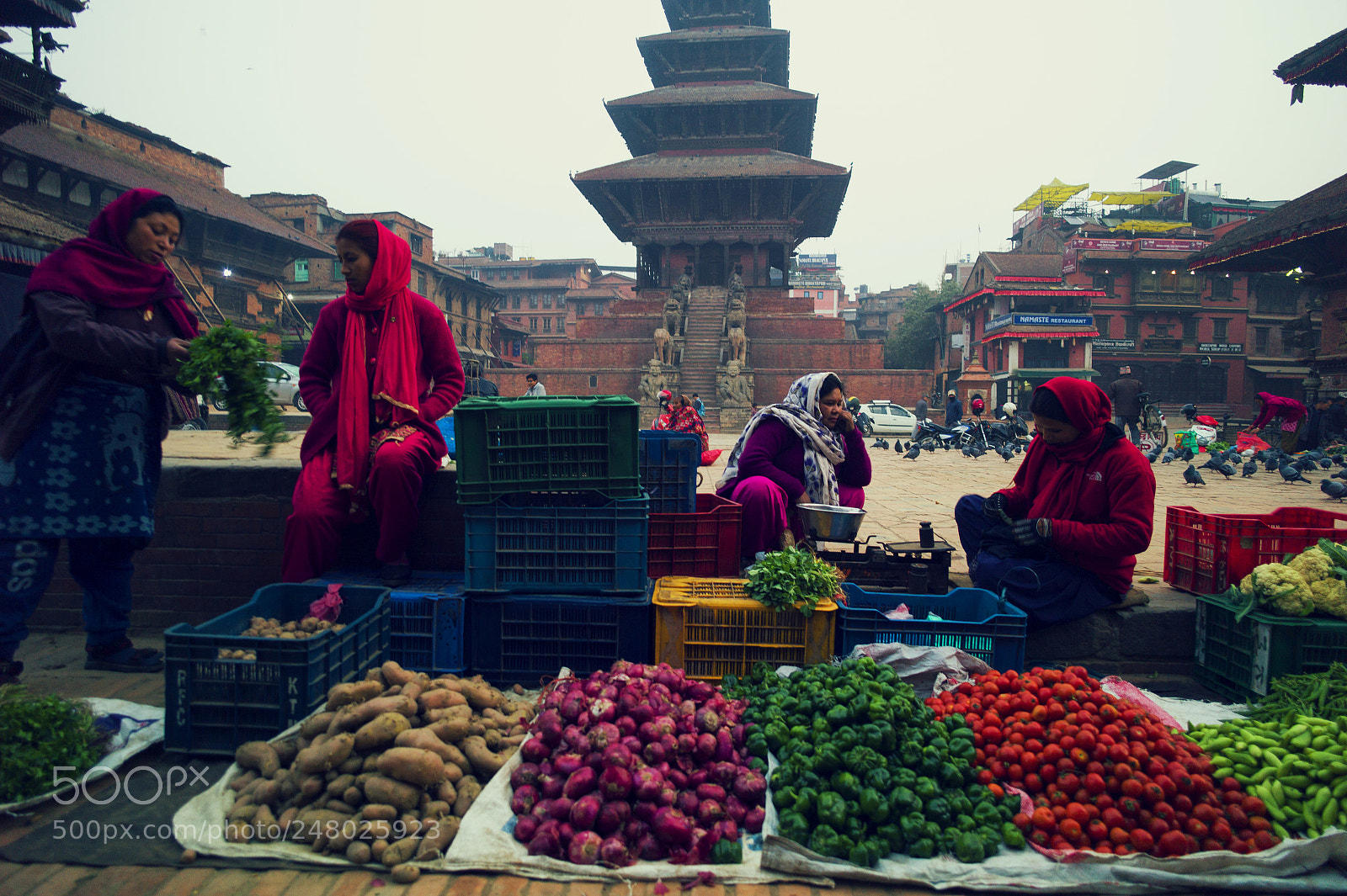 Leica M9 sample photo. Women in the bazaar photography