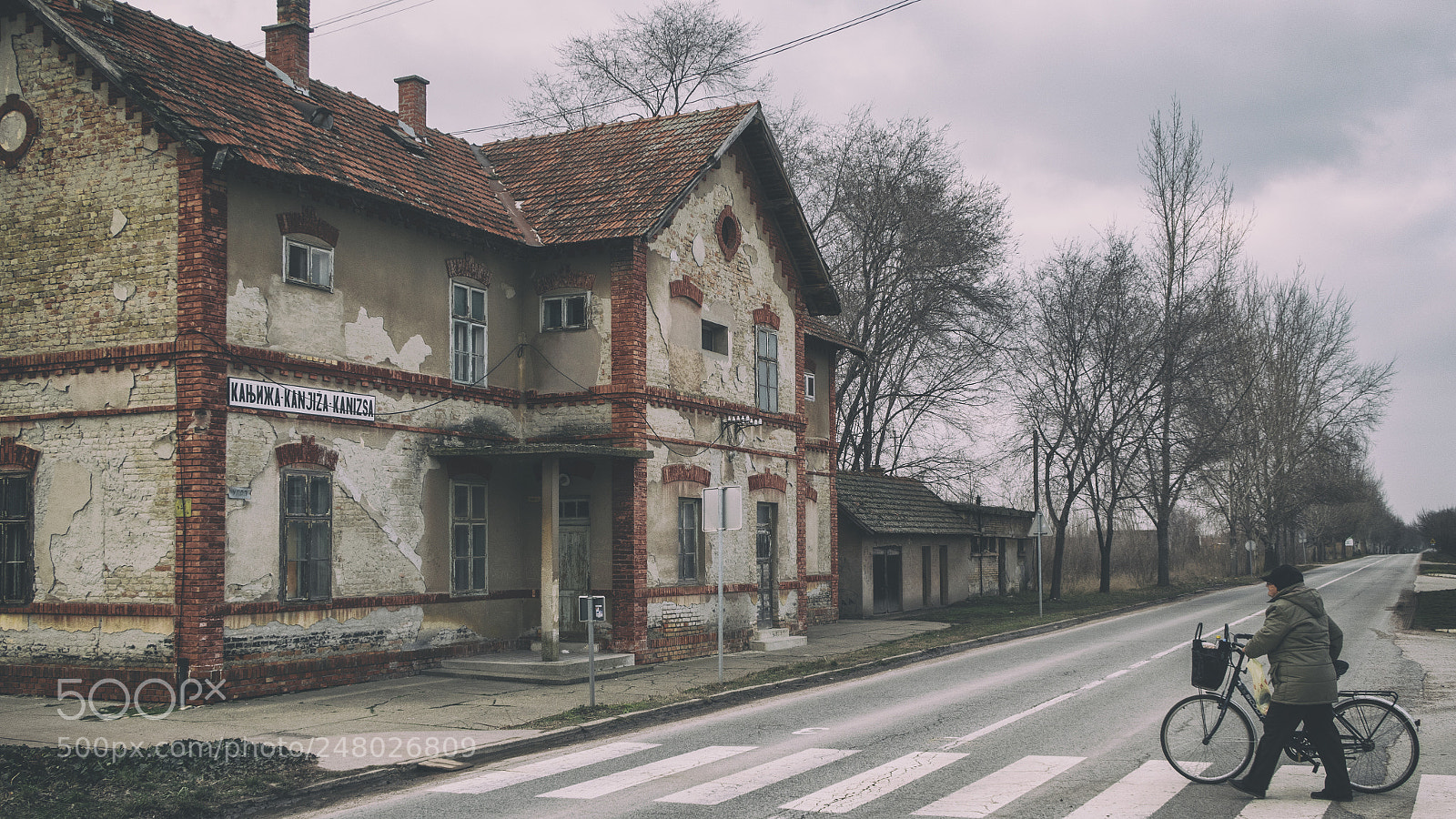 Canon PowerShot G5 X sample photo. Abandoned train station photography