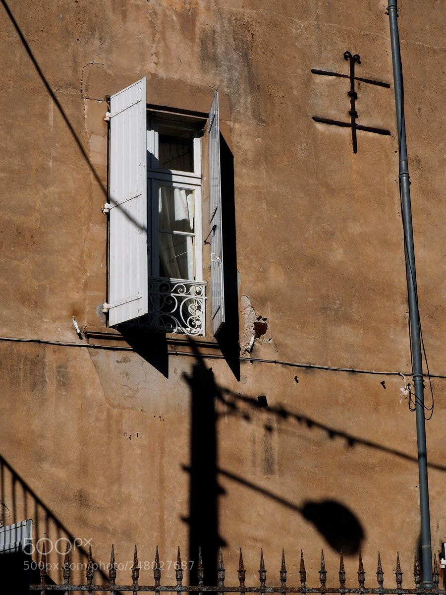 Olympus OM-D E-M5 II sample photo. Façade photography