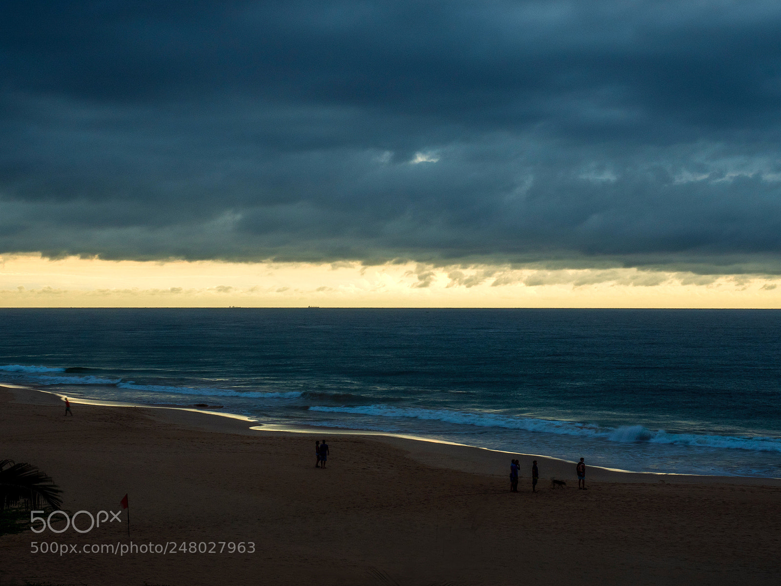 Olympus OM-D E-M5 II sample photo. Calle beachline in dusk photography