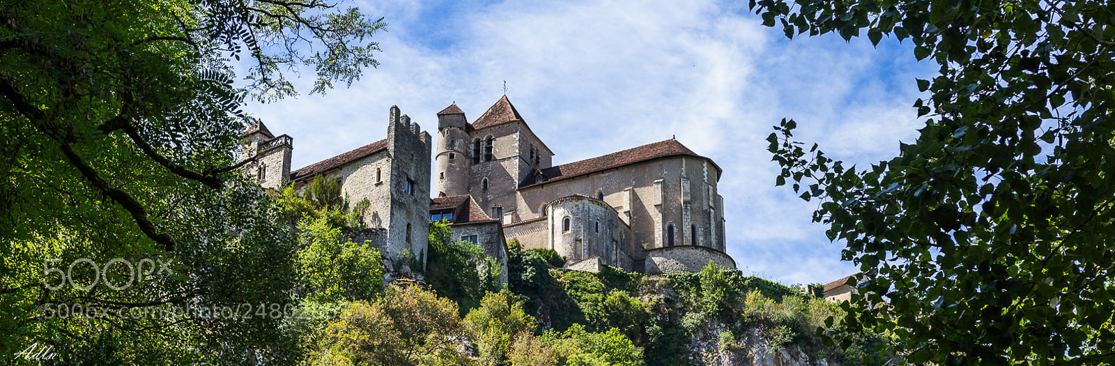 Canon EOS 600D (Rebel EOS T3i / EOS Kiss X5) sample photo. The castle emerges amid photography