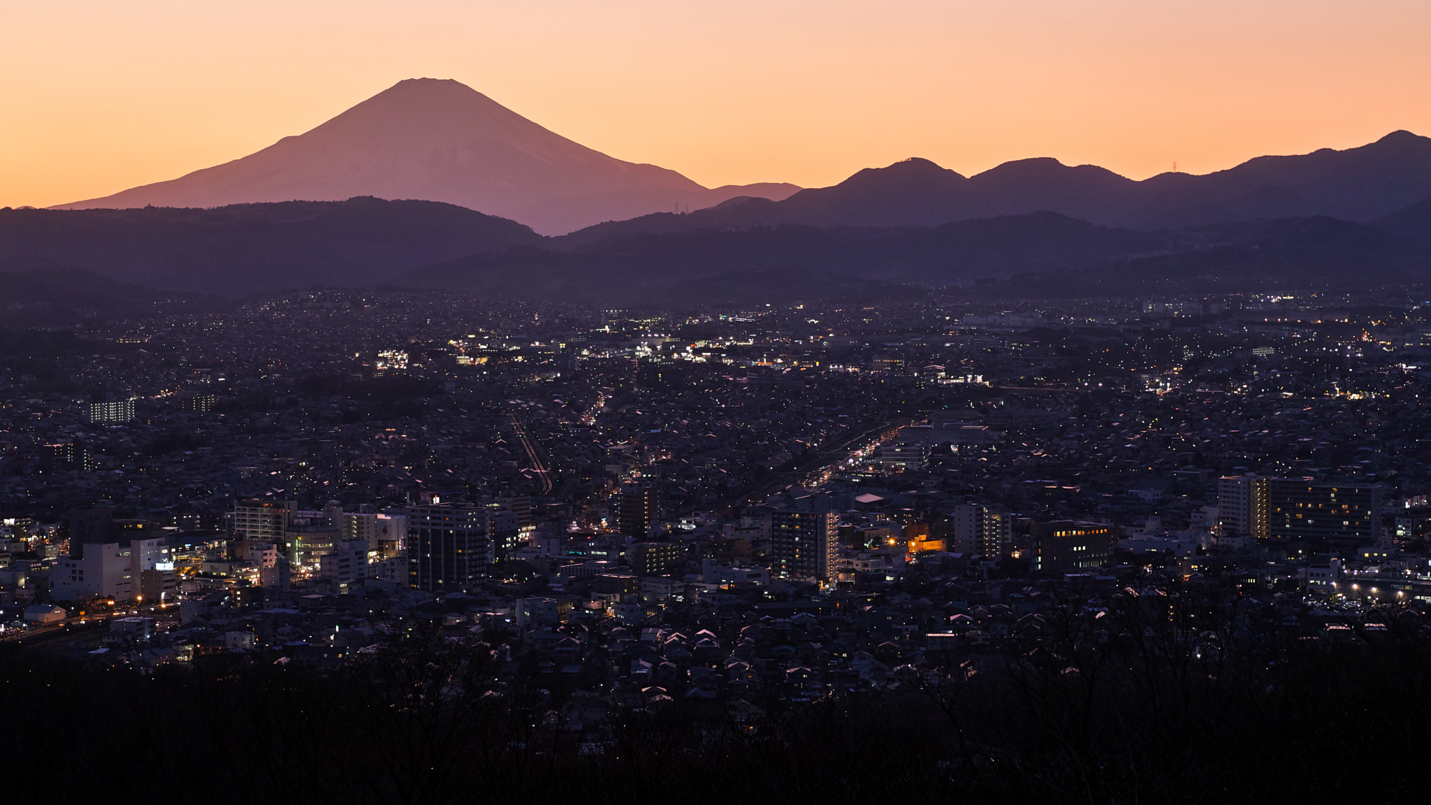 Sigma sd Quattro H sample photo. Sunset city photography