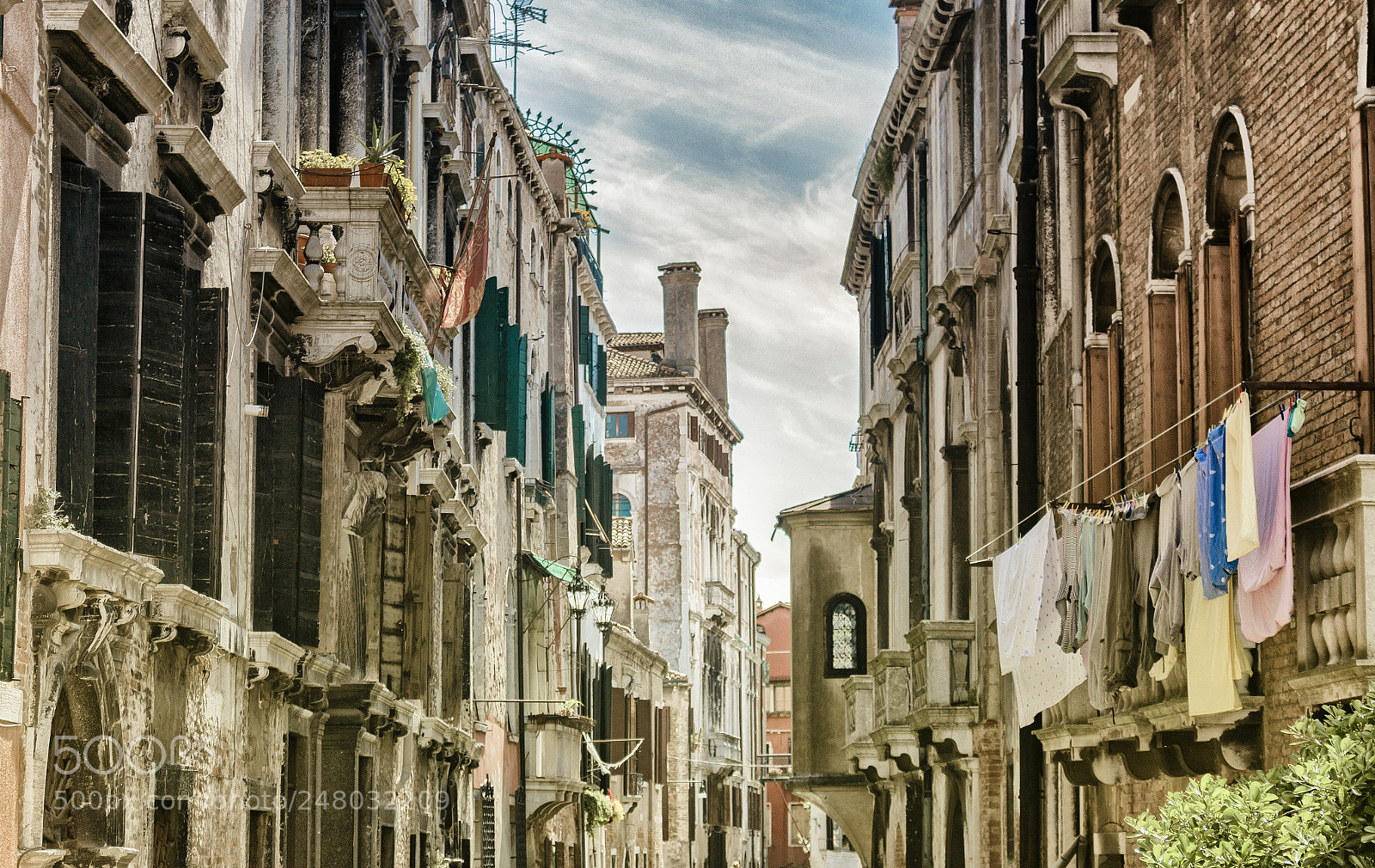 Canon EOS 700D (EOS Rebel T5i / EOS Kiss X7i) sample photo. Noon in venice photography