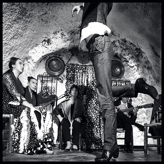 Nikon D800 sample photo. Bailarín y grupo 1 photography