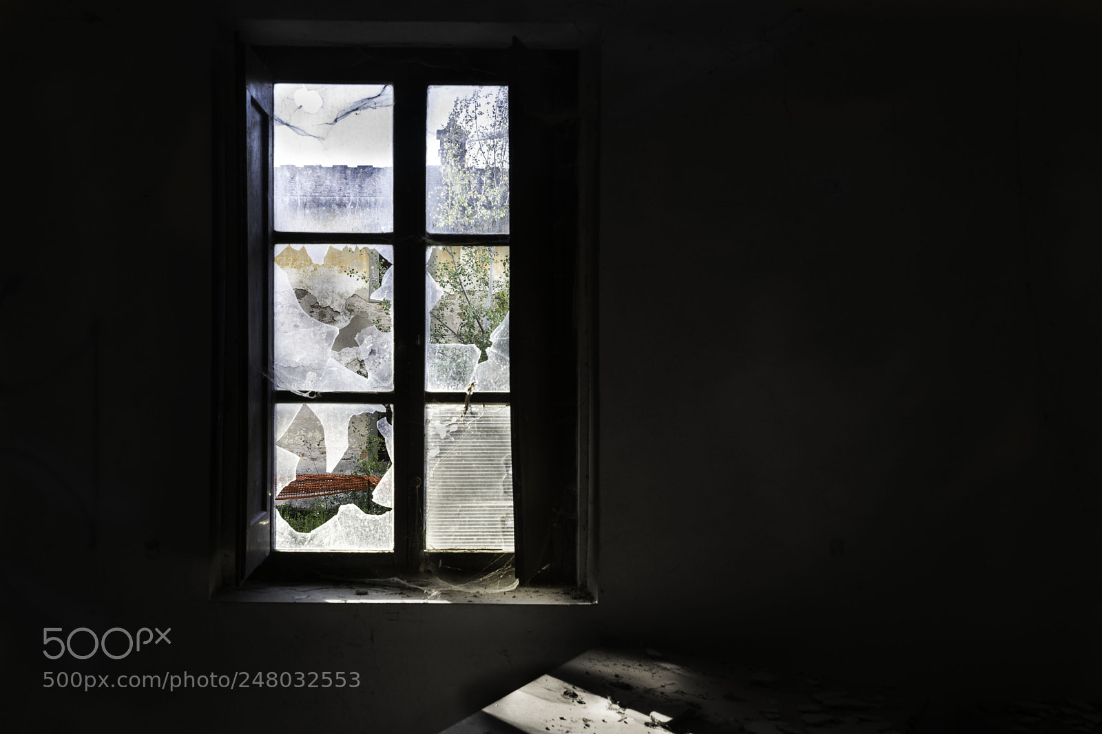 Sony a7 II sample photo. Cascine tavola finestra rotta photography
