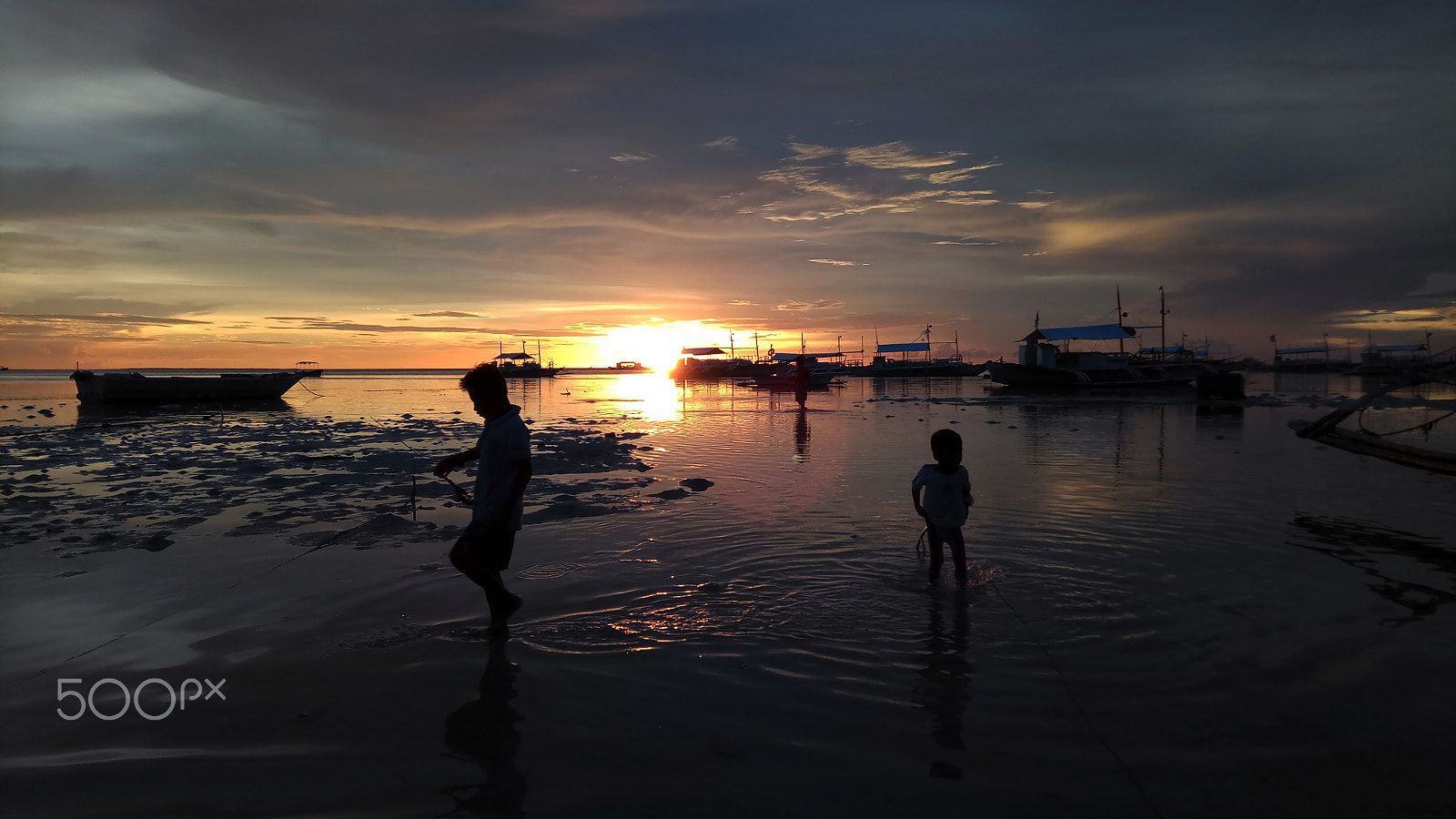 Xiaomi Redmi Pro sample photo. Fisher at the seaside at dusk photography