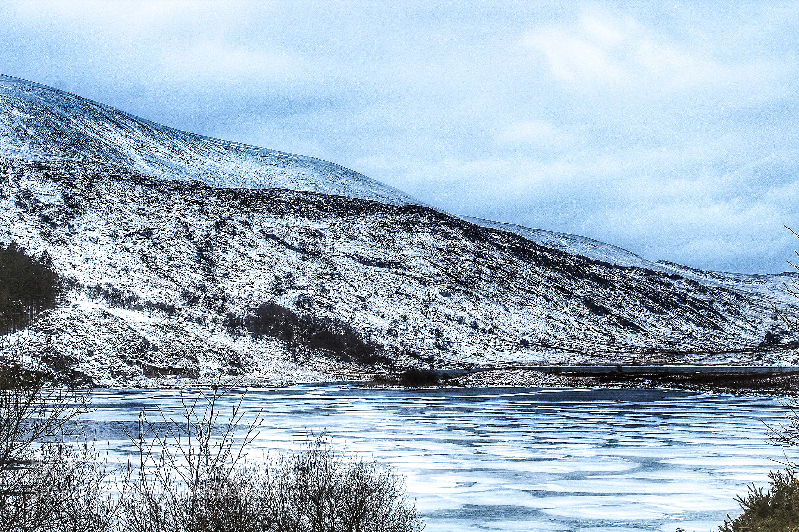 Canon EOS 1300D (EOS Rebel T6 / EOS Kiss X80) sample photo. Llanberis frozen lake2 photography