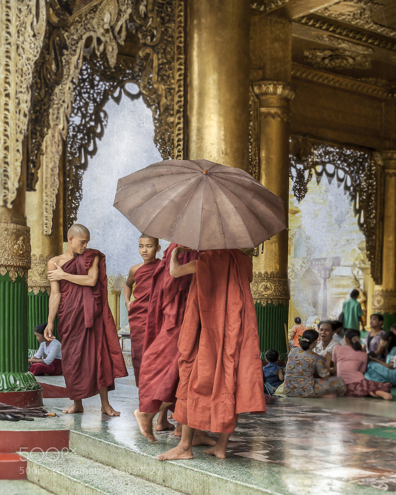 Nikon D70 sample photo. Rain in shwedagon / myanmar photography
