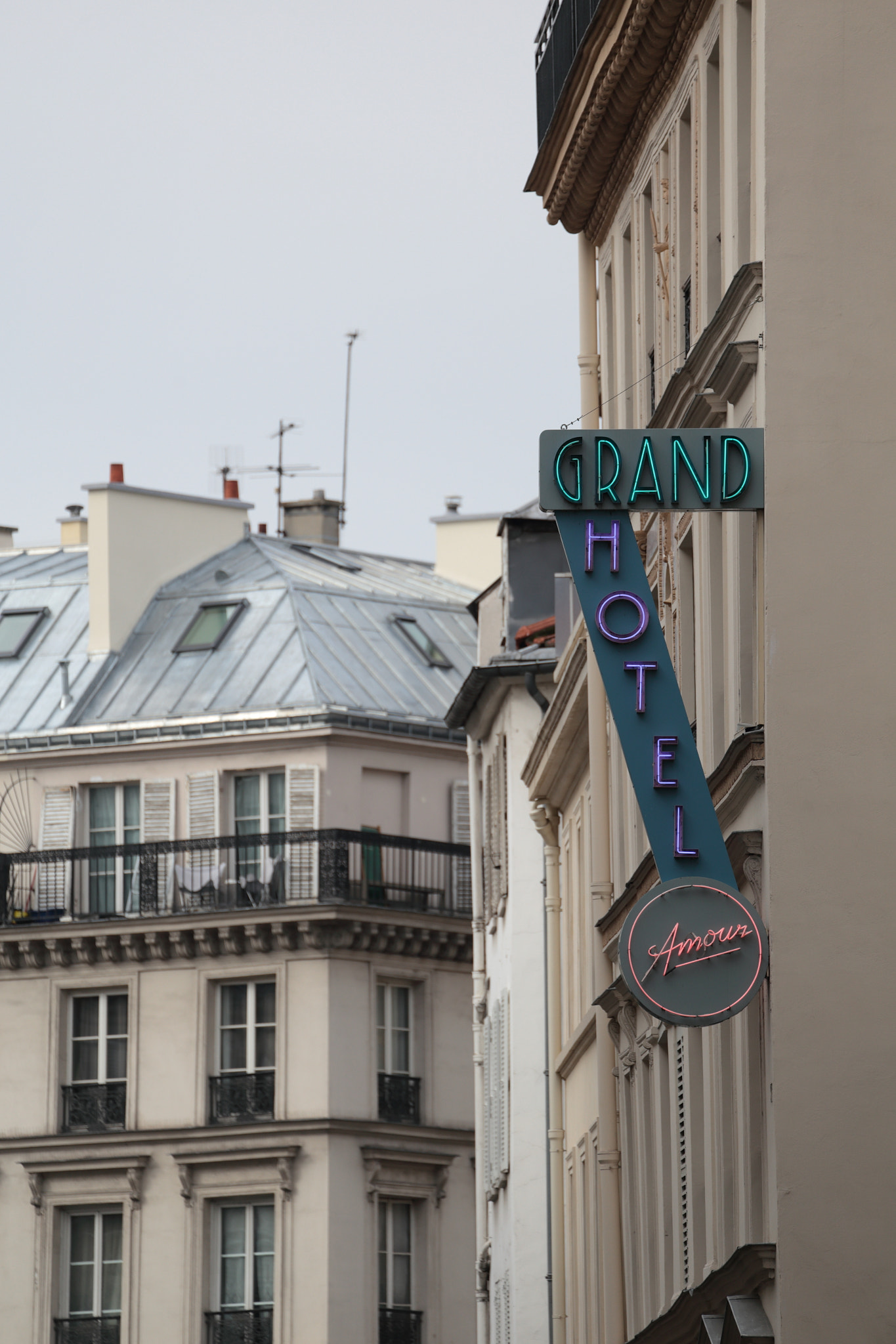 Canon EF 70-300mm F4-5.6L IS USM sample photo. Amour vs hotel photography
