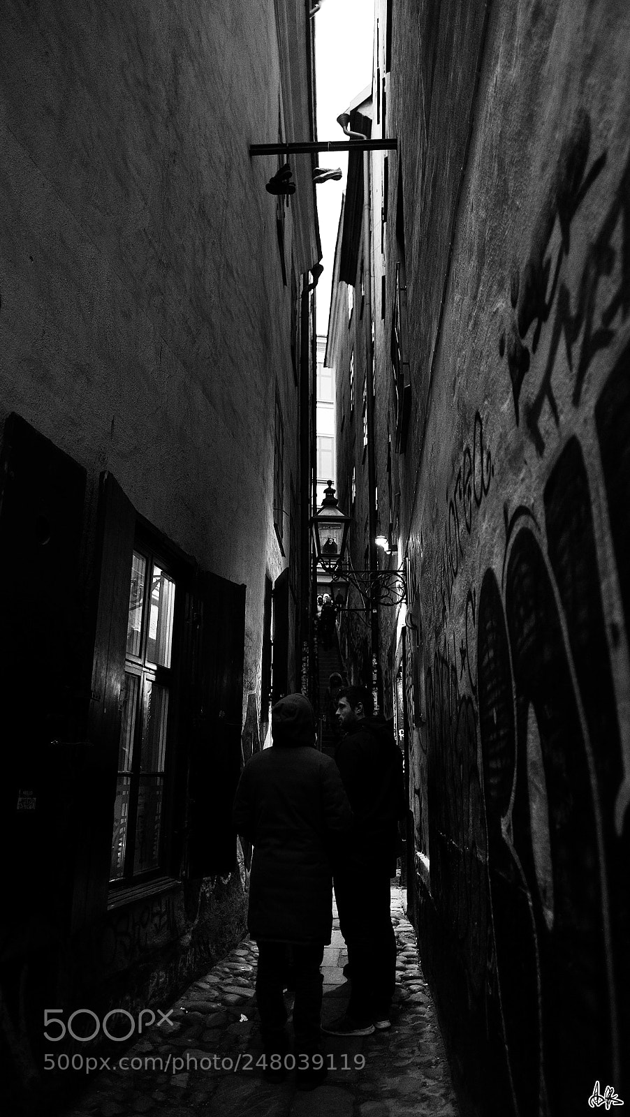 Fujifilm X-T1 sample photo. Family in the alley. photography