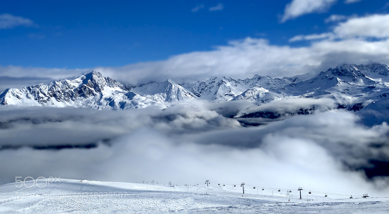 HTC U11 sample photo. Skiing photography