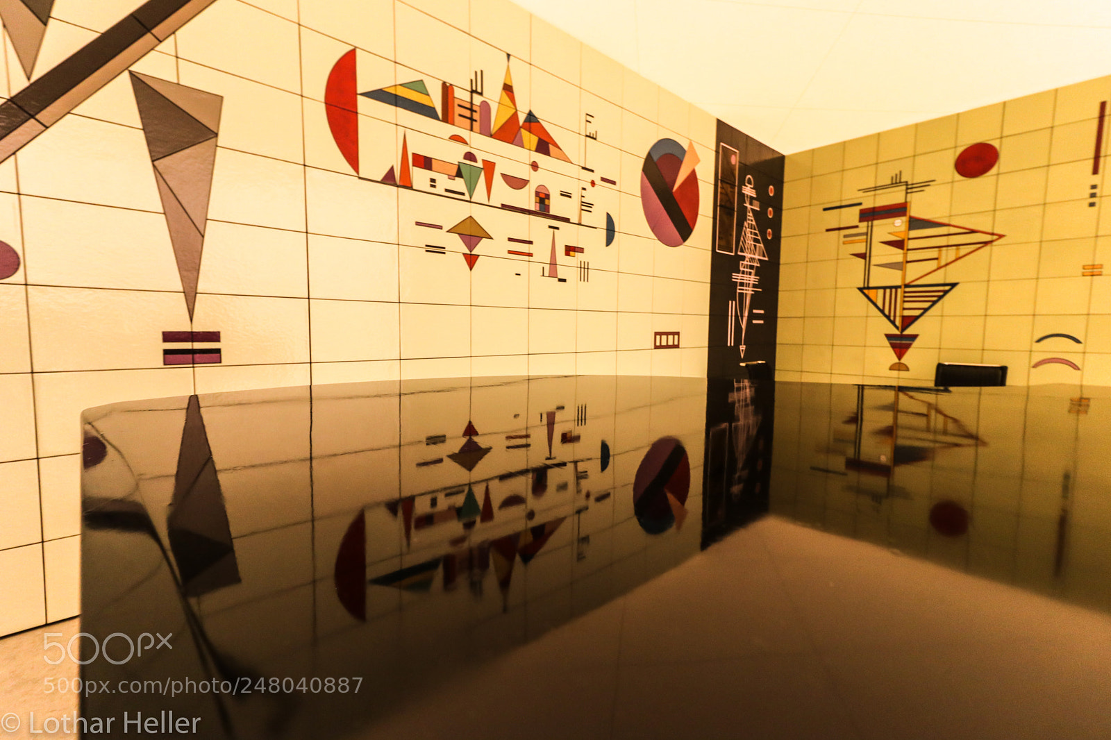 Canon EOS 750D (EOS Rebel T6i / EOS Kiss X8i) sample photo. Kandinsky room photography