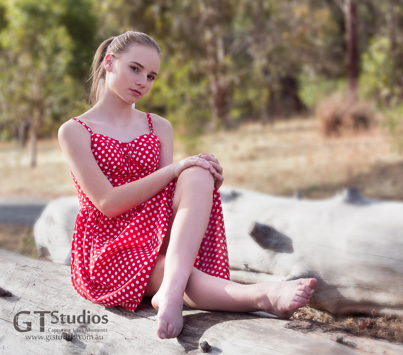 Olympus OM-D E-M5 II sample photo. J in polkadots on photography
