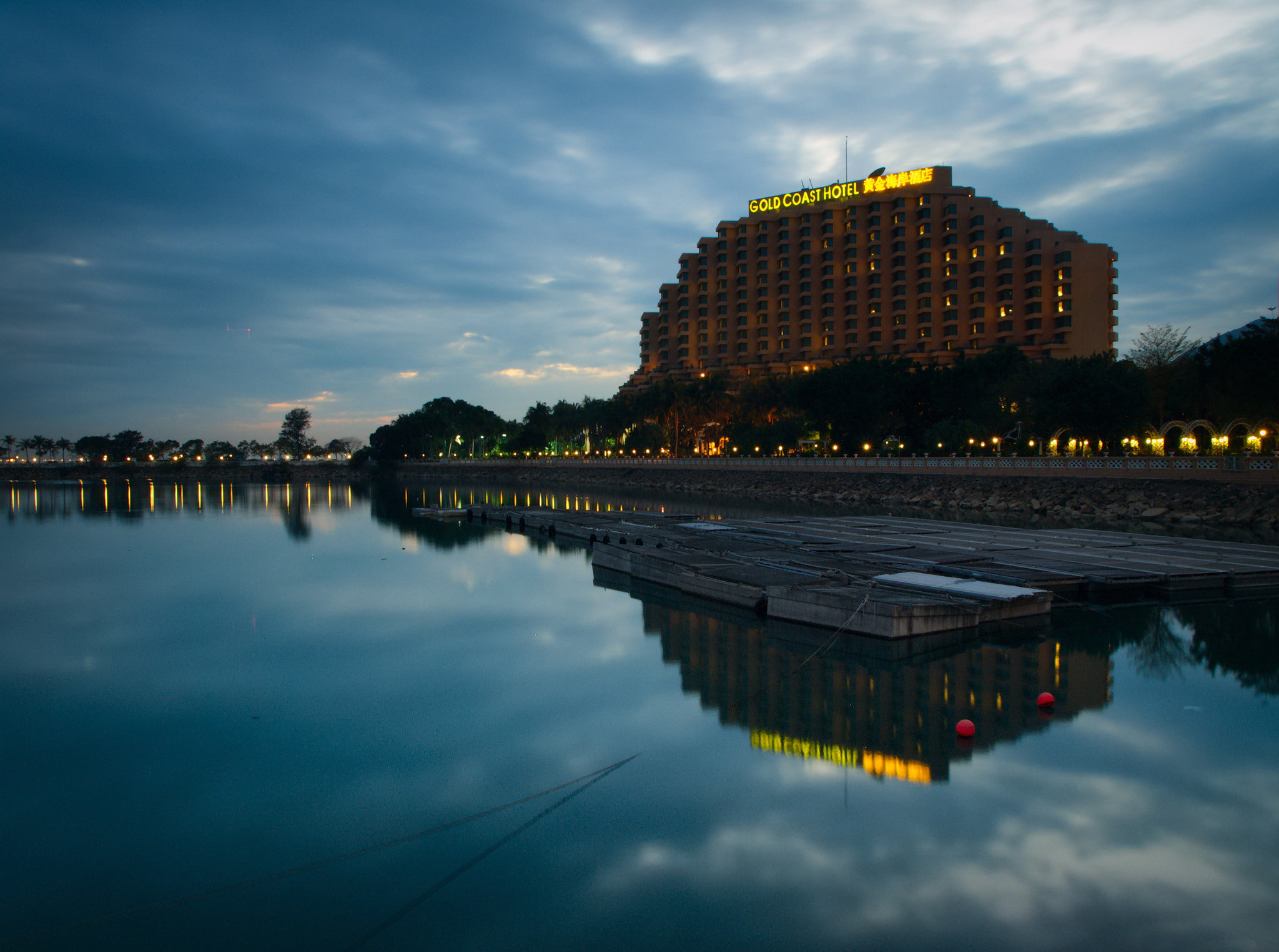 Olympus E-410 (EVOLT E-410) sample photo. Gold coast hotel photography