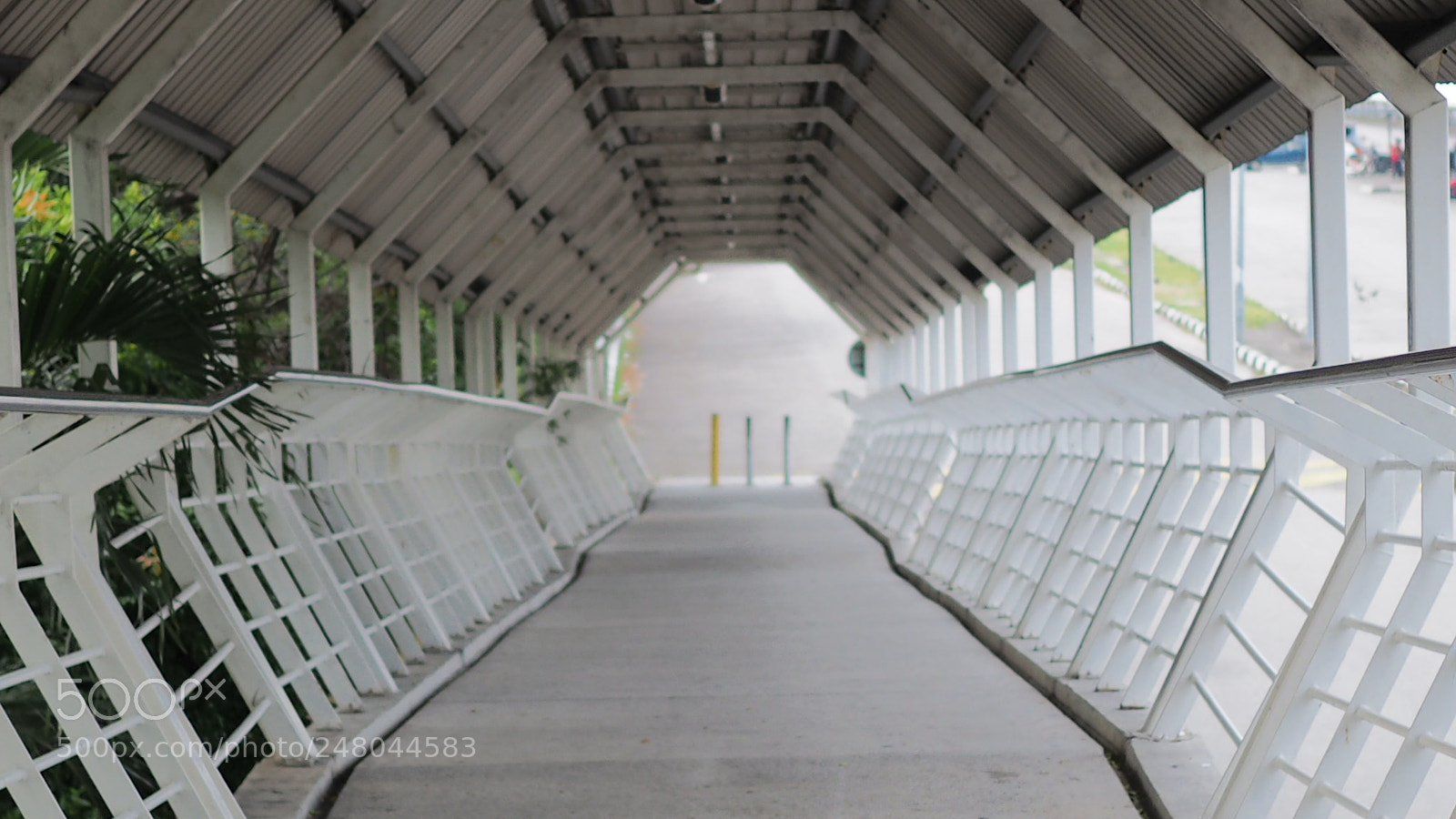 Olympus OM-D E-M1 sample photo. Tunnel. photography