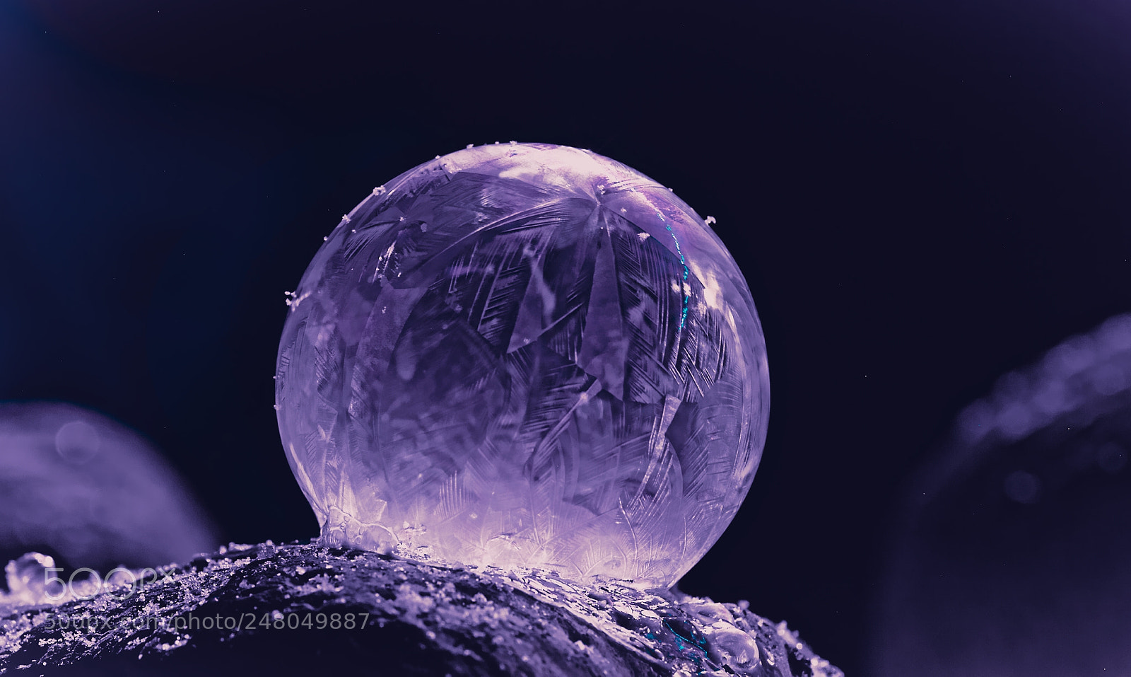 Canon EOS 400D (EOS Digital Rebel XTi / EOS Kiss Digital X) sample photo. Frozen bubble photography