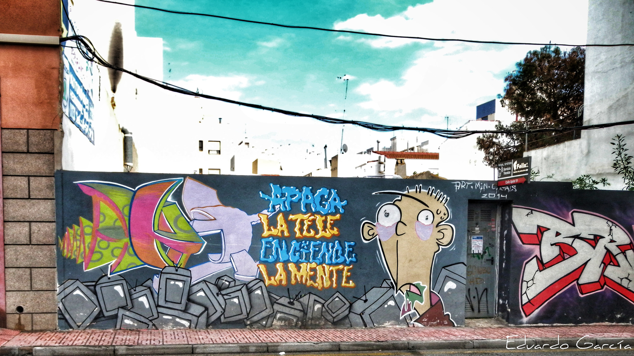 Nikon Coolpix P6000 sample photo. Apaga la tele. enciende la mente photography