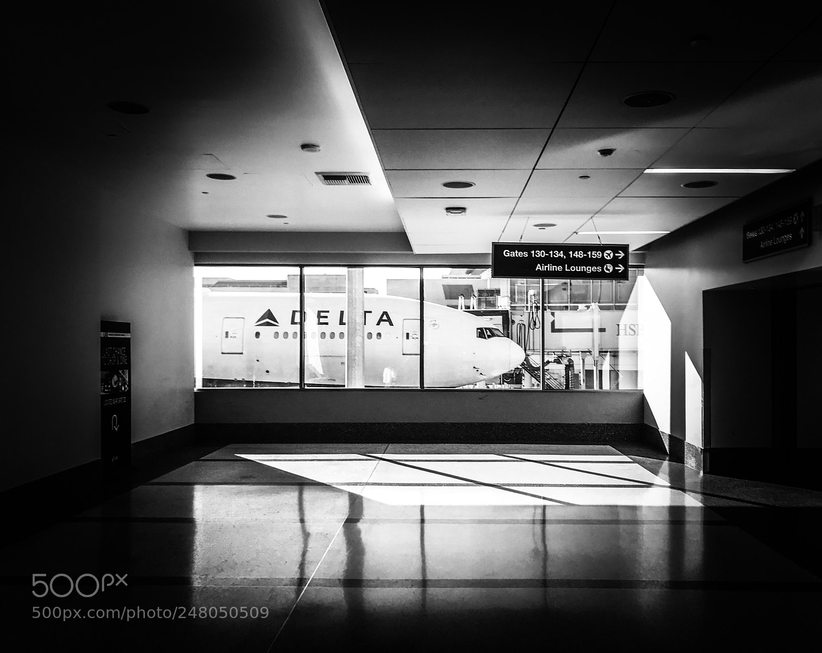 Apple iPhone 7 sample photo. Airplane at airport photography