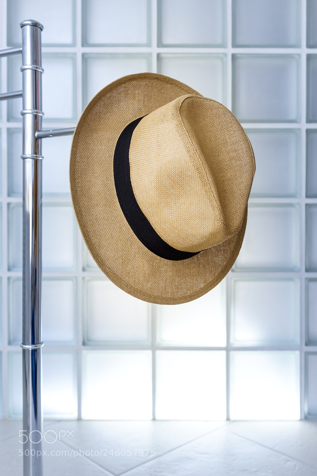 Fujifilm X100T sample photo. Straw hat hanging on photography