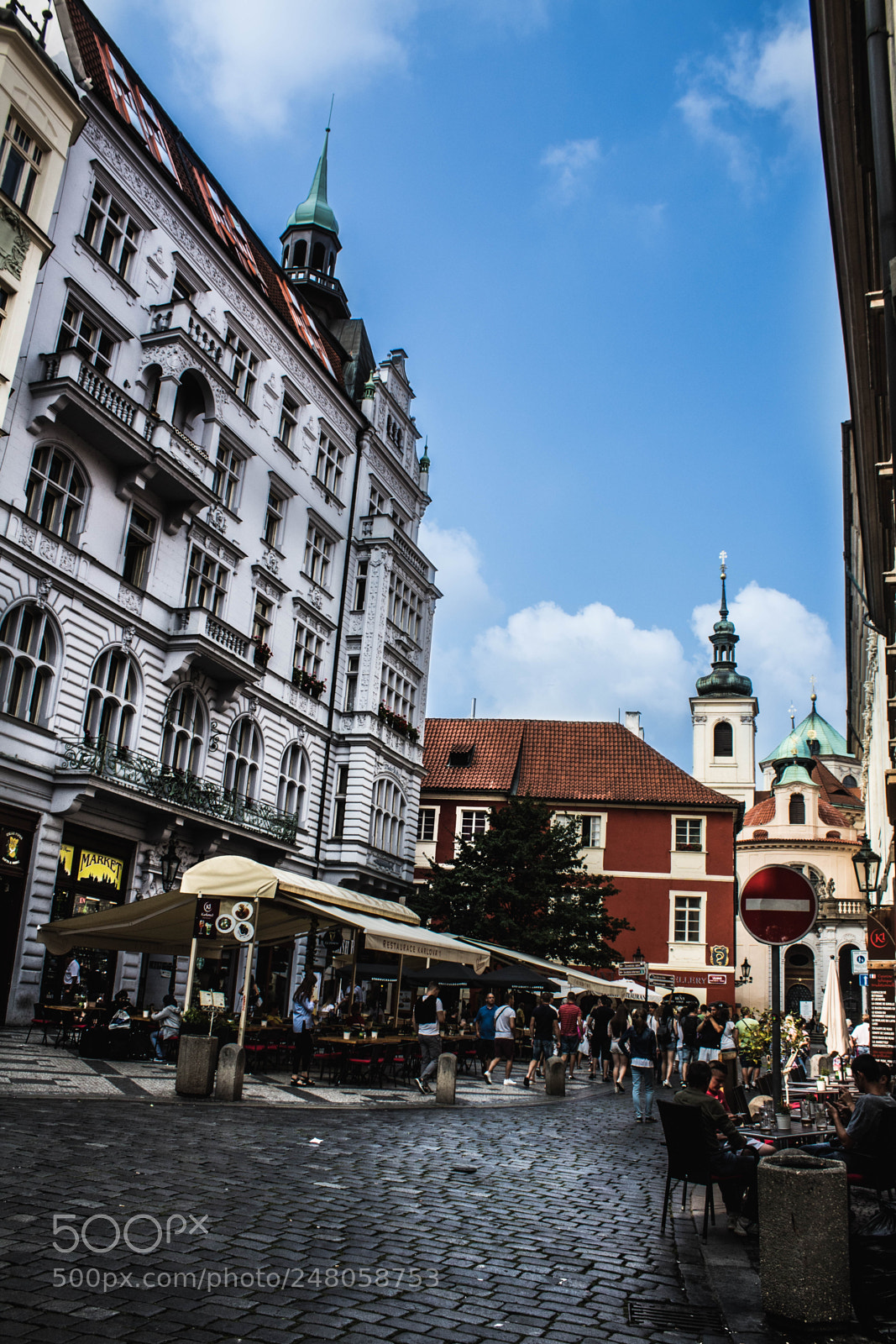 Canon EOS 1300D (EOS Rebel T6 / EOS Kiss X80) sample photo. Prague streets photography